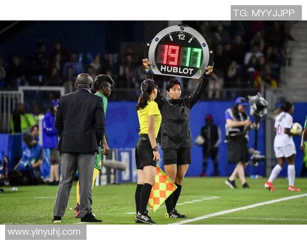 中国裁判首次亮相欧战赛场获国际足联盛赞彰显中国足球新形象
